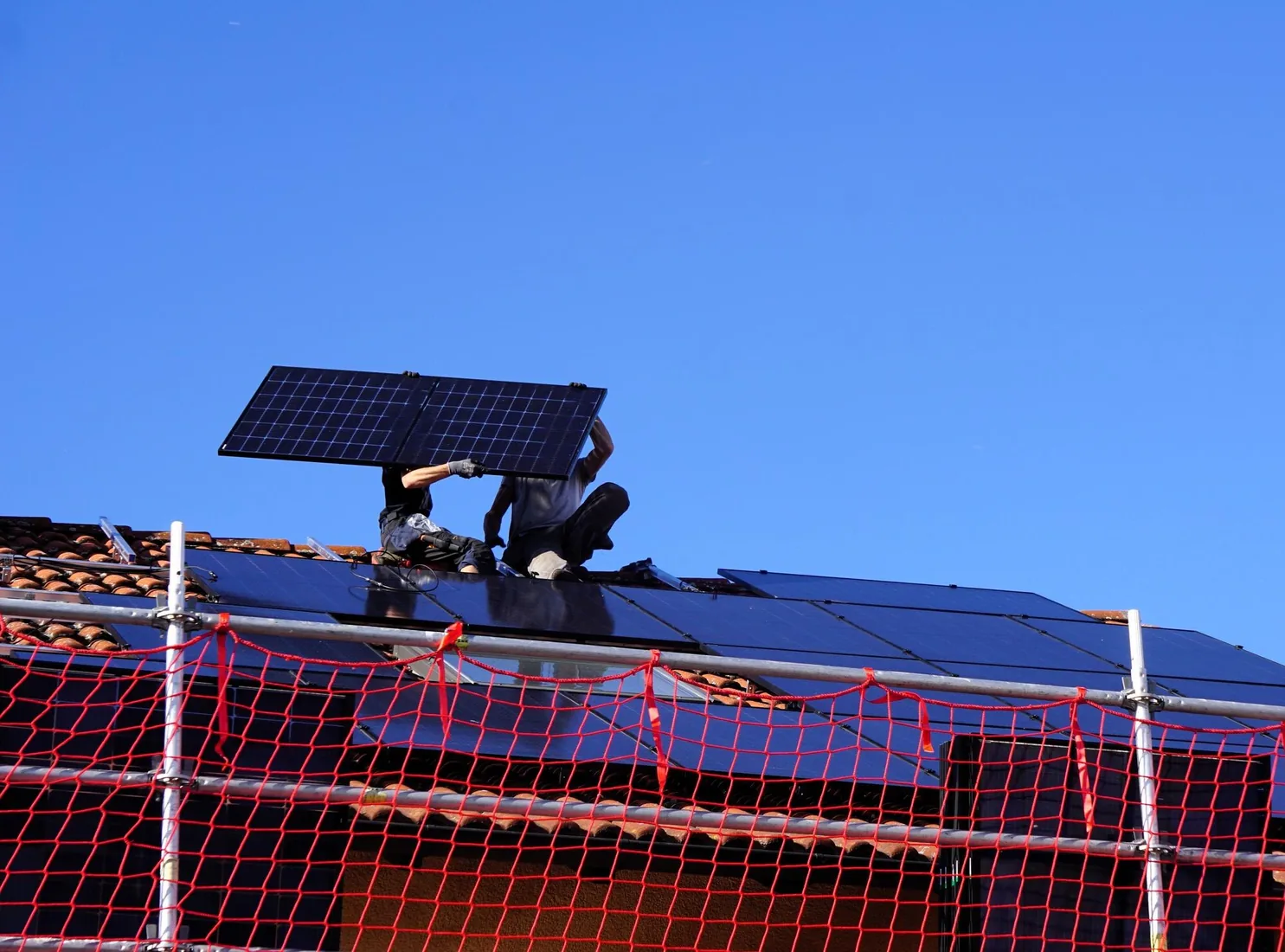 Installation de panneaux solaires sur toiture